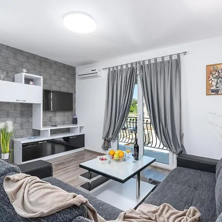 Apartment House Pudarica *