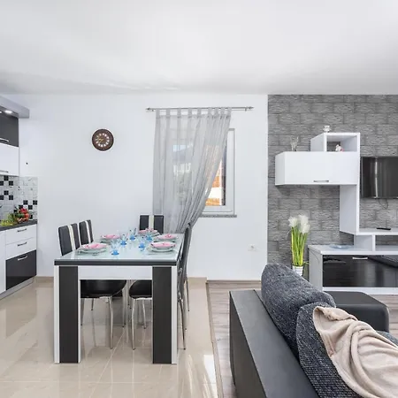Appartement House Pudarica *